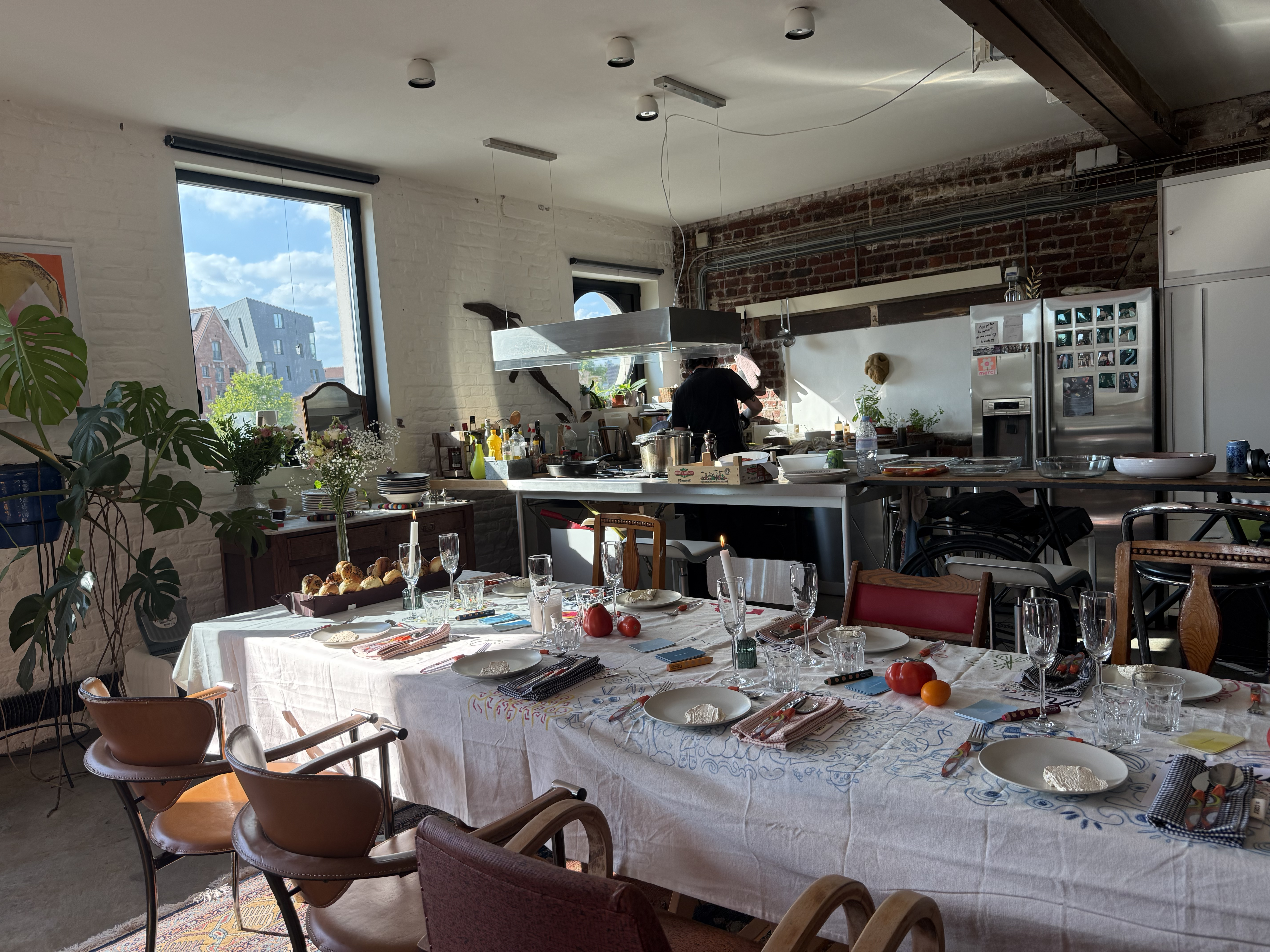 A dinner in a loft-friperie